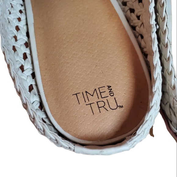 Time and Tru White Pointed Toe Woven Slip On Block Heel Mule - Picture 6 of 8